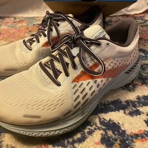 Brooks Adrenaline 21. Size 9.5